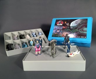 Alien Carrying Case (w/ Glow in the Dark Alien)